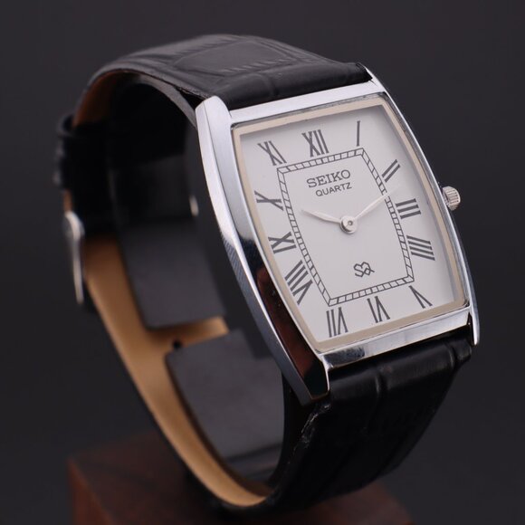 Vintage Seiko Slim Tonneau Tank Quartz Gentlemen's Wrist Watch  - FREE SHIPPING - Picture 1 of 14